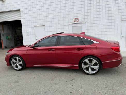 Used 2018 Honda Accord Touring image 3