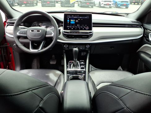 Used 2025 Jeep Compass Limited AWD/4WD image 12