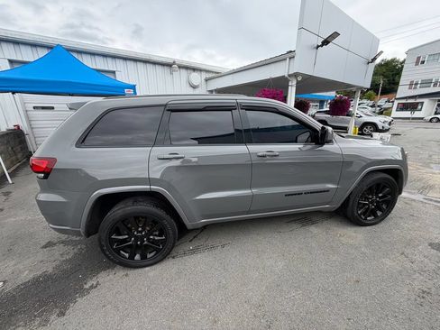 Used 2021 Jeep Grand Cherokee Laredo X AWD/4WD image 6