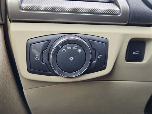 Used 2016 Ford Fusion SE image 16