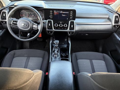 Used 2021 Kia Sorento LX AWD/4WD image 16