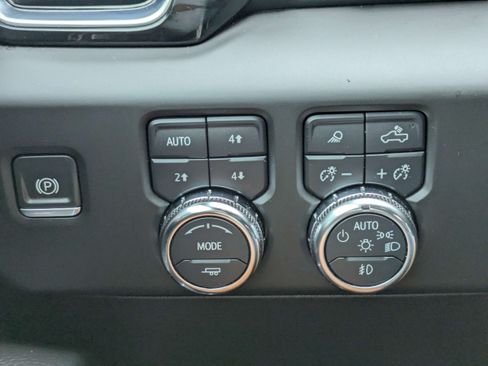 Used 2024 GMC Sierra 3500 Denali w/ Denali Reserve Package AWD/4WD image 21