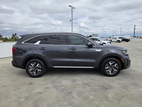 Used 2023 Kia Sorento EX FWD image 2