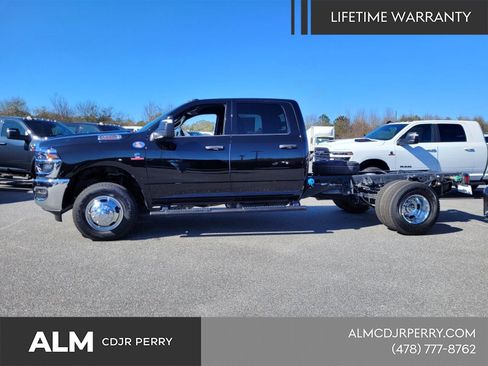 New 2026 RAM 3500 Tradesman w/ Chrome Appearance Group A AWD/4WD image 3