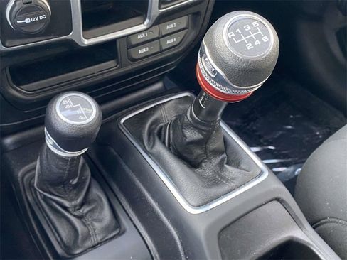 Used 2021 Jeep Gladiator Sport image 27