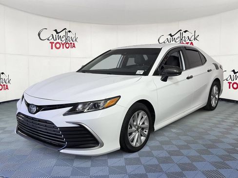 Used 2023 Toyota Camry LE FWD image 4