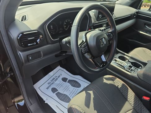 Used 2025 Honda Pilot Sport image 17