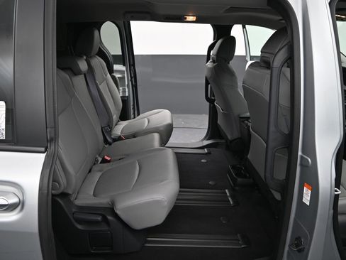 Used 2025 Toyota Sienna XLE image 12