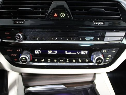 Used 2023 BMW 530e w/ M Sport Package image 21