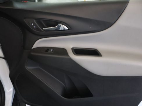 Used 2022 Chevrolet Equinox LS w/ LS Convenience Package FWD image 11