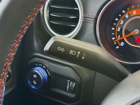 Used 2023 Jeep Gladiator Rubicon AWD/4WD image 5