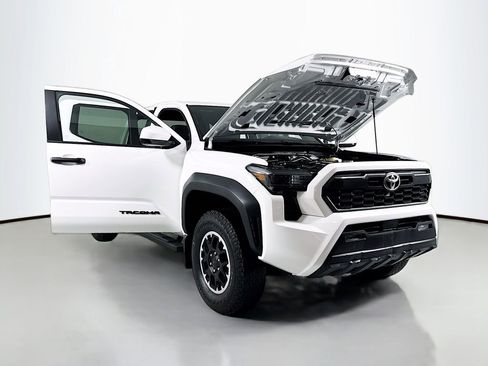 Used 2025 Toyota Tacoma TRD Off-Road AWD/4WD image 22