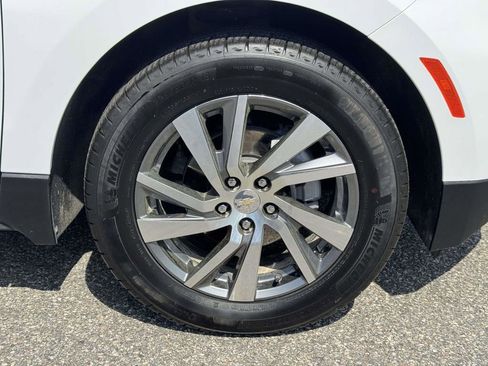 Used 2024 Chevrolet Equinox LT w/ LPO, Floor Liner Package FWD image 27