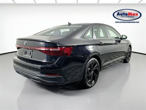 Used 2025 Volkswagen Jetta SE w/ Black Wheel Package image 2