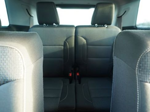 Used 2023 GMC Acadia SLE w/ Driver Convenience Package image 28