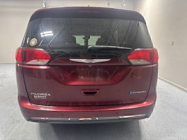 Used 2018 Chrysler Pacifica Limited w/ Advanced Safetytec Group FWD image 7