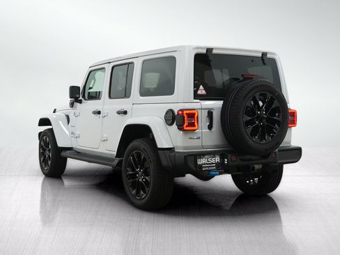 Used 2024 Jeep Wrangler Unlimited Sahara w/ Technology Group AWD/4WD image 3