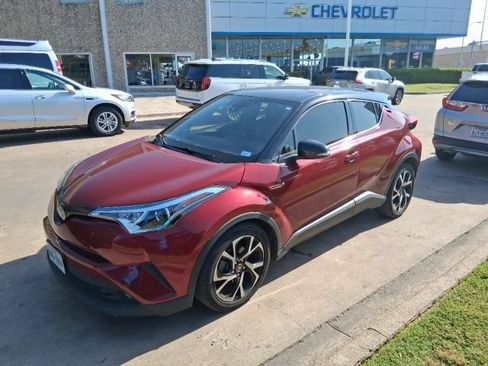 Used 2019 Toyota C-HR Limited FWD image 2