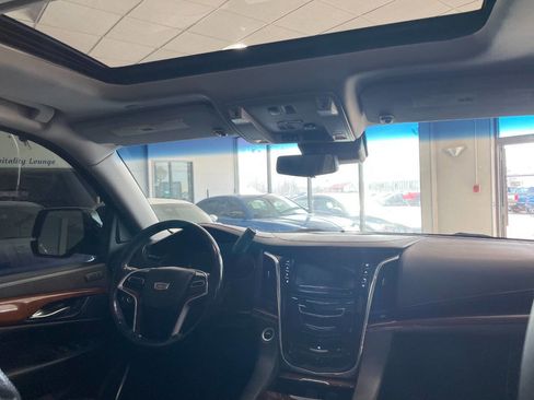 Used 2018 Cadillac Escalade ESV Luxury image 30