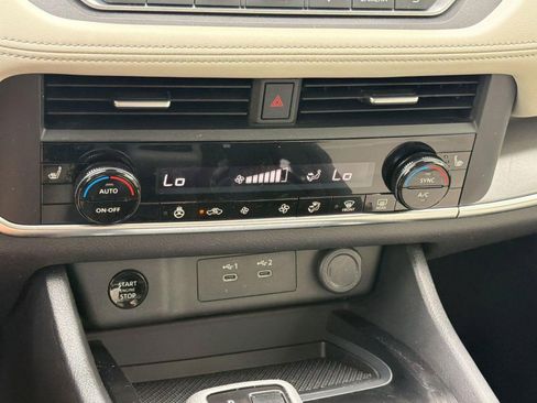 Used 2024 Nissan Rogue SV w/ SV Premium Package FWD image 24
