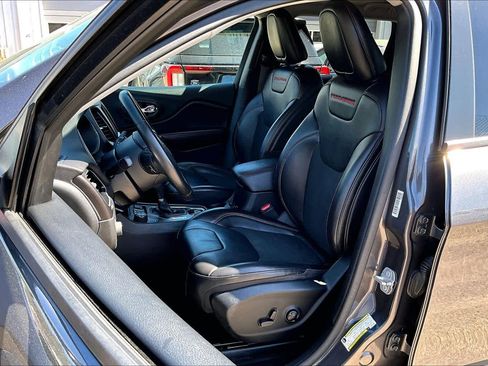 Used 2019 Jeep Cherokee Trailhawk w/ Comfort/Convenience Group AWD/4WD image 8