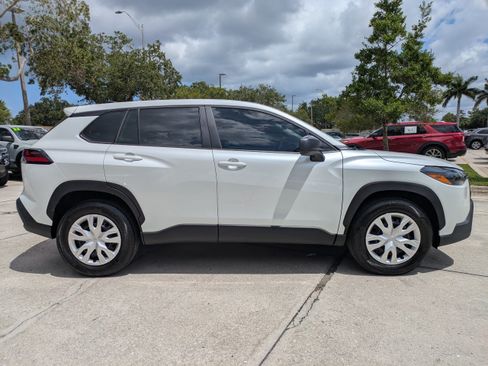 Used 2026 Toyota Corolla Cross L FWD image 5