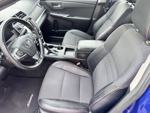 Used 2016 Toyota Camry SE image 5