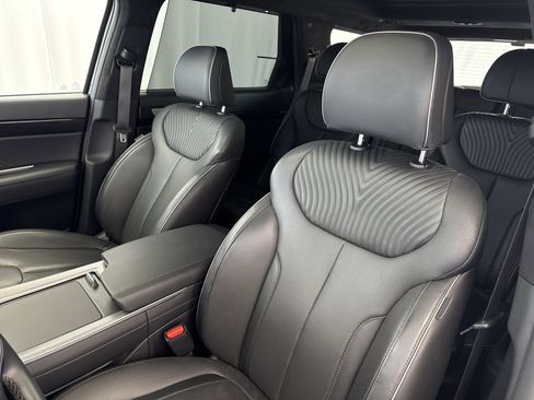 Used 2025 Hyundai Palisade Calligraphy image 8