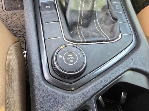 Used 2024 Volkswagen Tiguan SE image 19