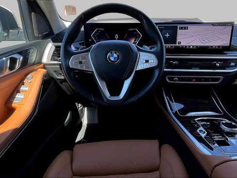 Used 2024 BMW X7 xDrive40i w/ Premium Package AWD/4WD image 8