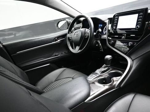 Used 2022 Toyota Camry SE FWD image 13