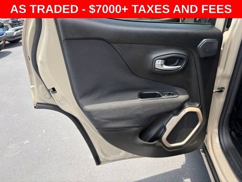Used 2015 Jeep Renegade Latitude w/ Popular Equipment Group FWD image 13