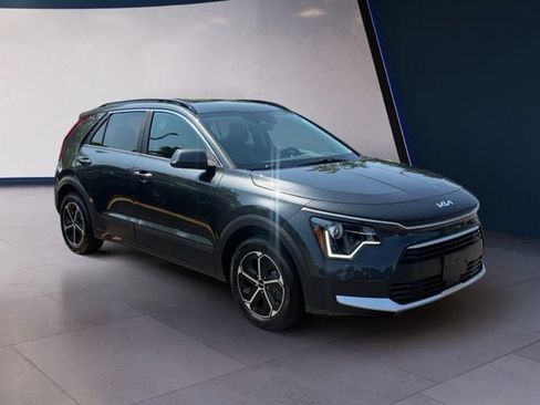 Used 2024 Kia Niro EX FWD image 8