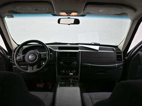Used 2011 Jeep Liberty Sport image 25