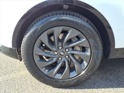 Certified 2023 Land Rover Discovery S R-Dynamic image 9