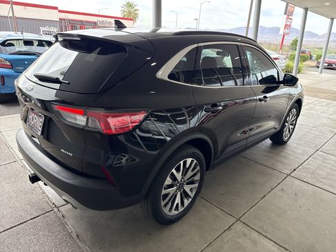 Used 2022 Ford Escape Titanium w/ Class II Trailer Tow Package AWD/4WD image 4