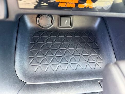 Used 2021 Toyota RAV4 XLE image 18