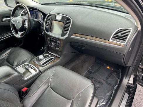 Used 2015 Chrysler 300 C image 27