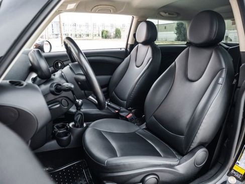 Used 2011 MINI Cooper Hardtop image 4