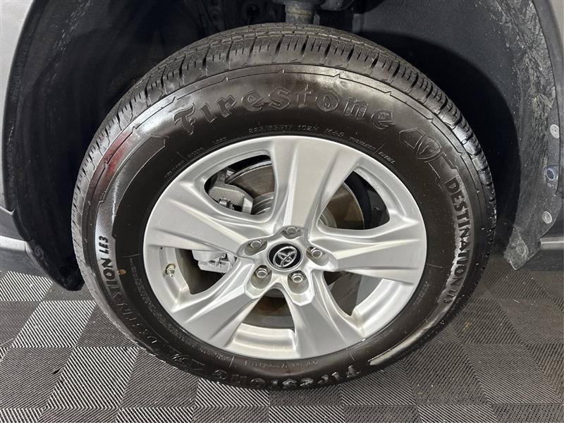 Used 2020 Toyota RAV4 LE AWD/4WD image 29