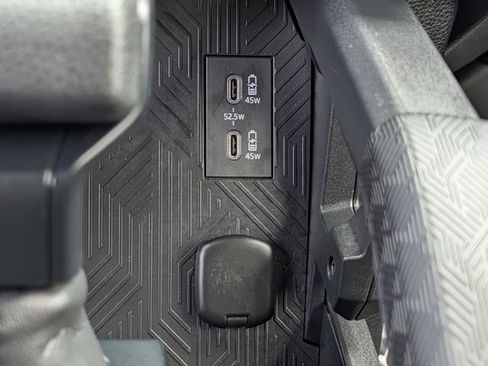 Used 2025 Toyota Tacoma SR5 AWD/4WD image 17