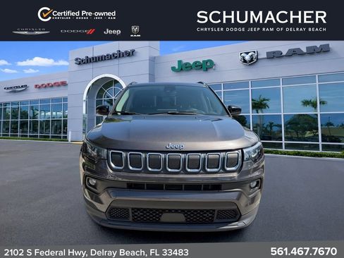 Certified 2022 Jeep Compass Latitude w/ Sun and Sound Group FWD image 2