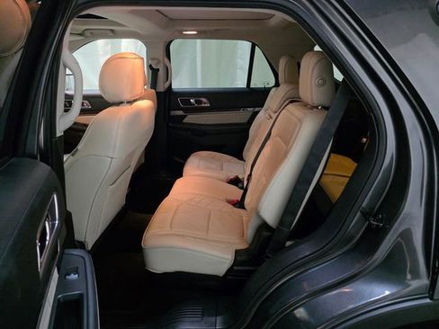 Used 2016 Ford Explorer Platinum image 26
