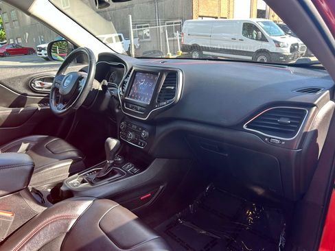 Used 2021 Jeep Cherokee Trailhawk w/ Sun, Sound & Nav Group AWD/4WD image 10