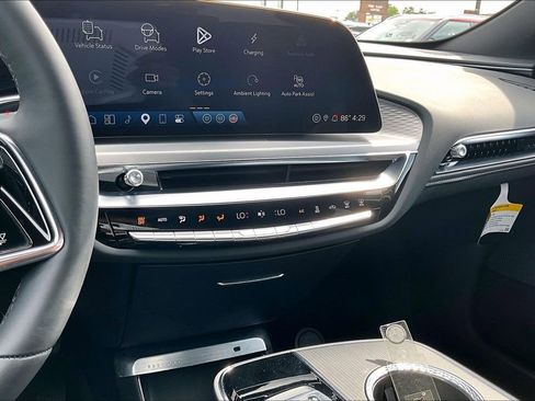 Certified 2024 Cadillac Lyriq Luxury AWD/4WD image 15