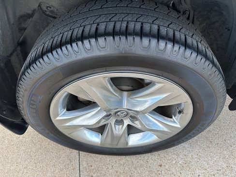 Used 2019 Toyota Highlander Limited image 21