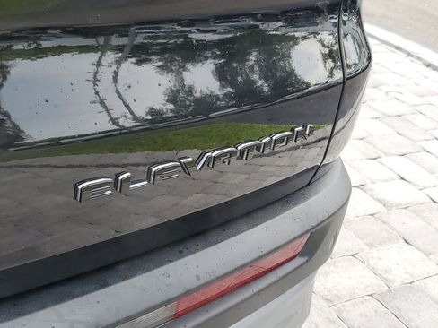Used 2025 GMC Acadia Elevation FWD image 9