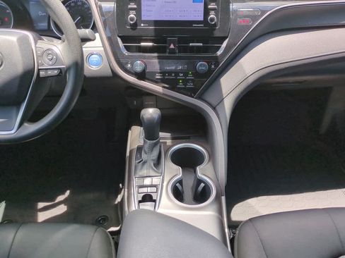 Used 2021 Toyota Camry LE FWD image 18
