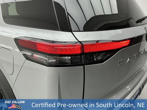 Used 2024 Nissan Pathfinder Platinum image 22