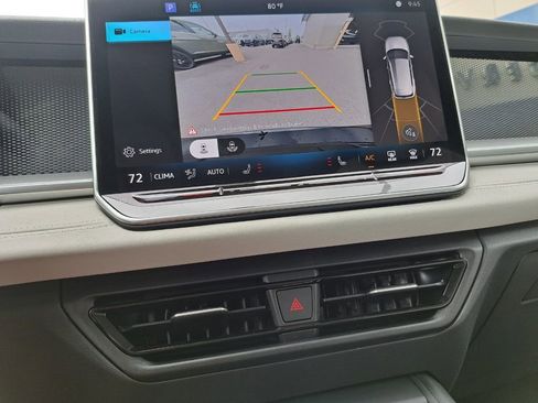 New 2026 Volkswagen Tiguan SE FWD image 9
